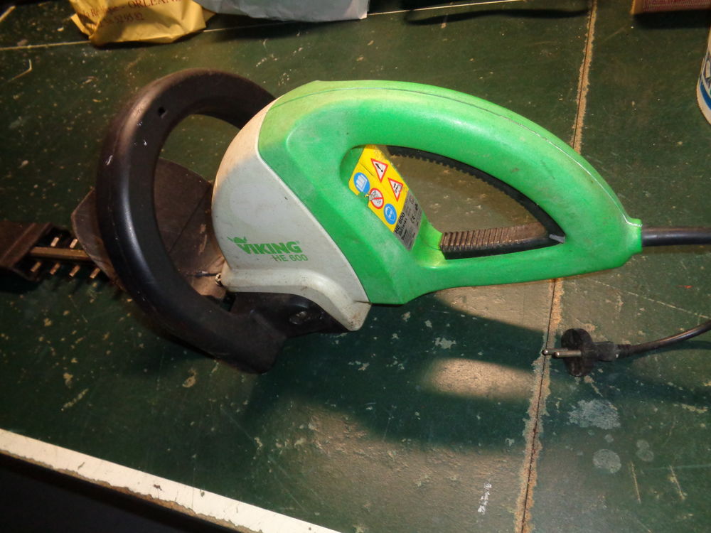 TAILLE  HAIES  �lectrique  (secteur) 50 Olivet (45)