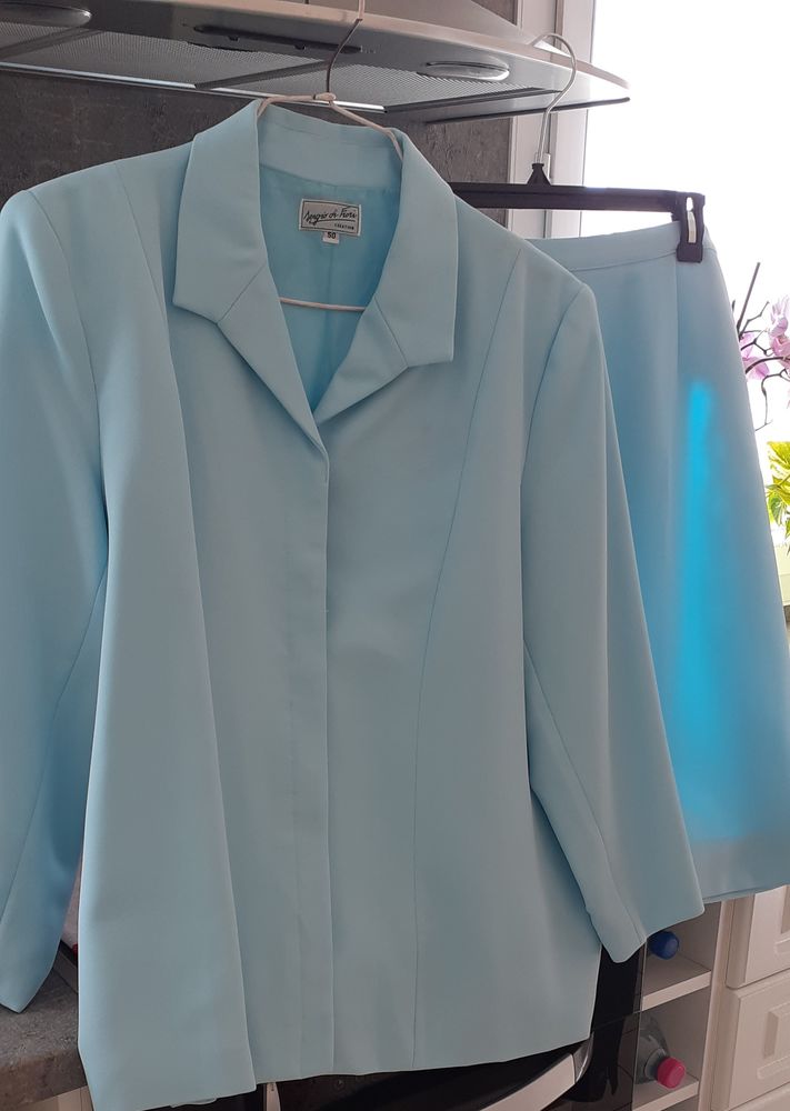 tailleur bleu ciel - manches longues 30 Martainville-�preville (76)