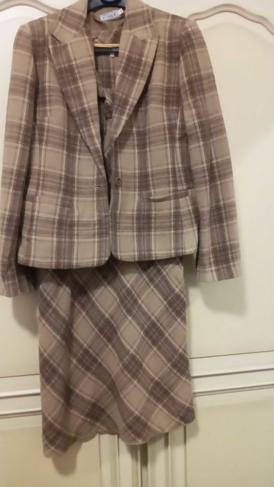 Tailleur femme 100 Saint-M�dard-en-Jalles (33)