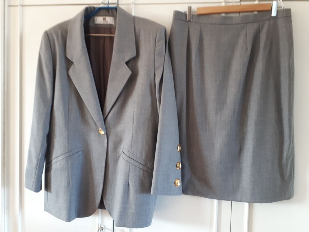 Tailleur gris BOUTIQUES GIVENCHY AUTHENTIQUE - 42 120 Villemomble (93)