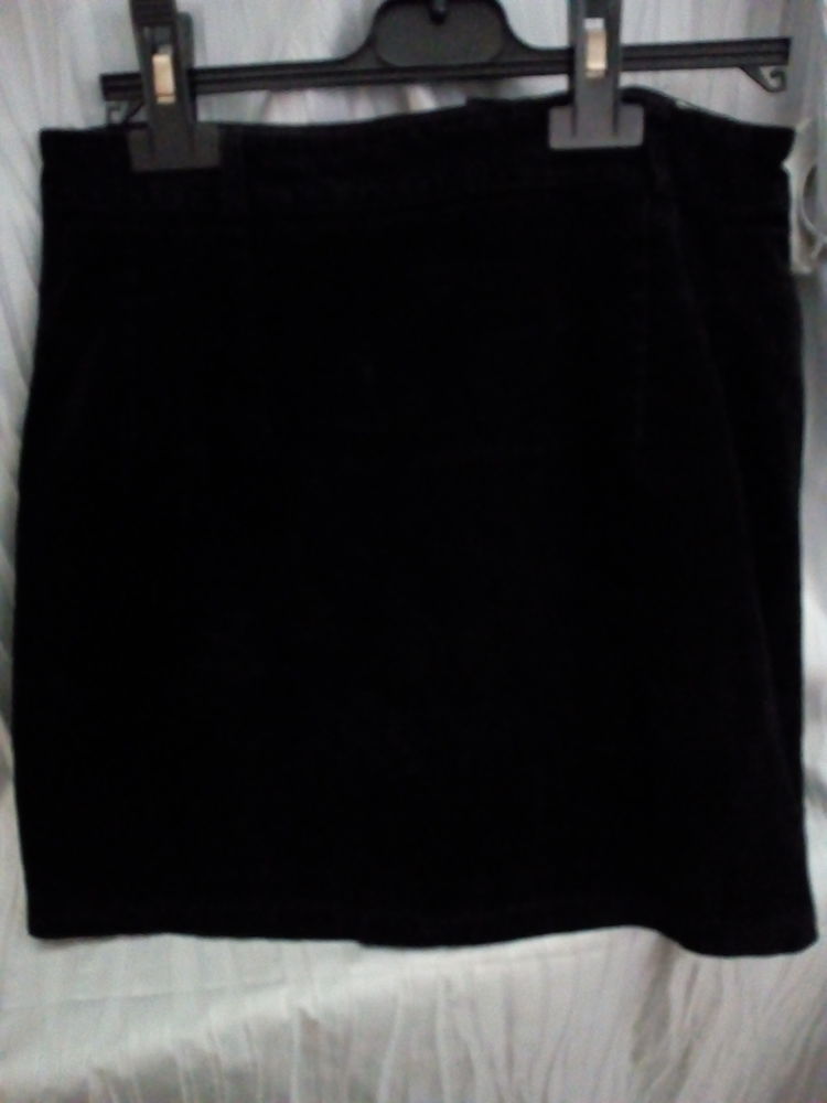 Tailleur jupe taille 44 en velours  noir 10 Savigny-sur-Orge (91)