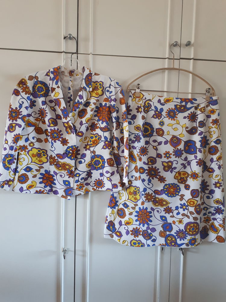 Tailleur jupe et veste  38/40 en TBE 15 Villemomble (93)