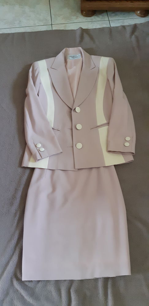 Tailleur jupe et veste 20 Maureillas-las-Illas (66)