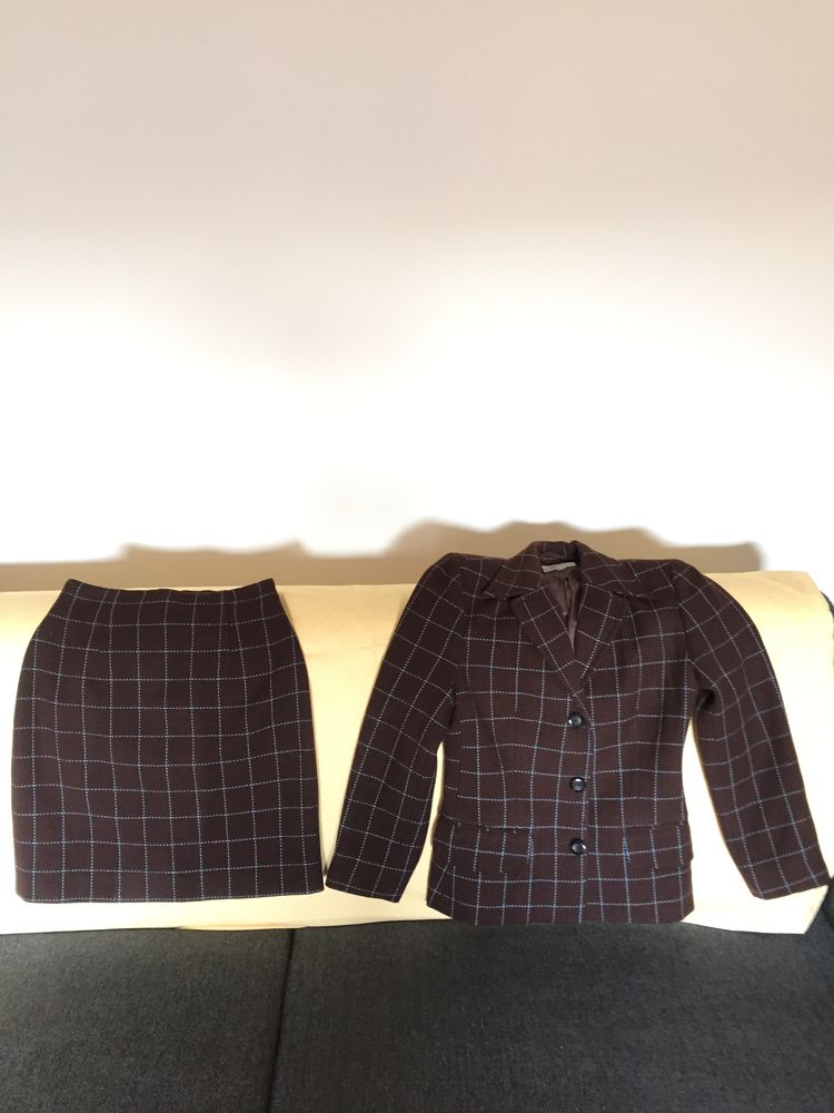 Tailleur Mexx � carreaux couleur chocolat. Taille 36 45 Paris 19 (75)