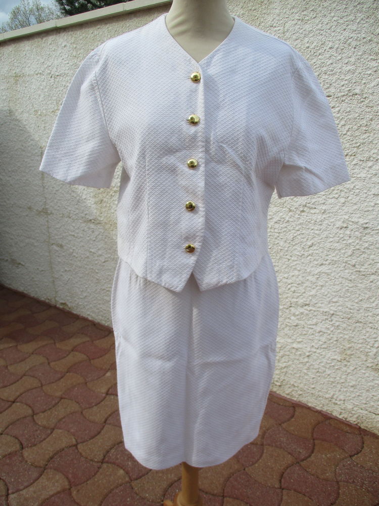Tailleur Taille 3 : Veste Manches Courtes et Jupe Droite 18 La Fert�-Alais (91)