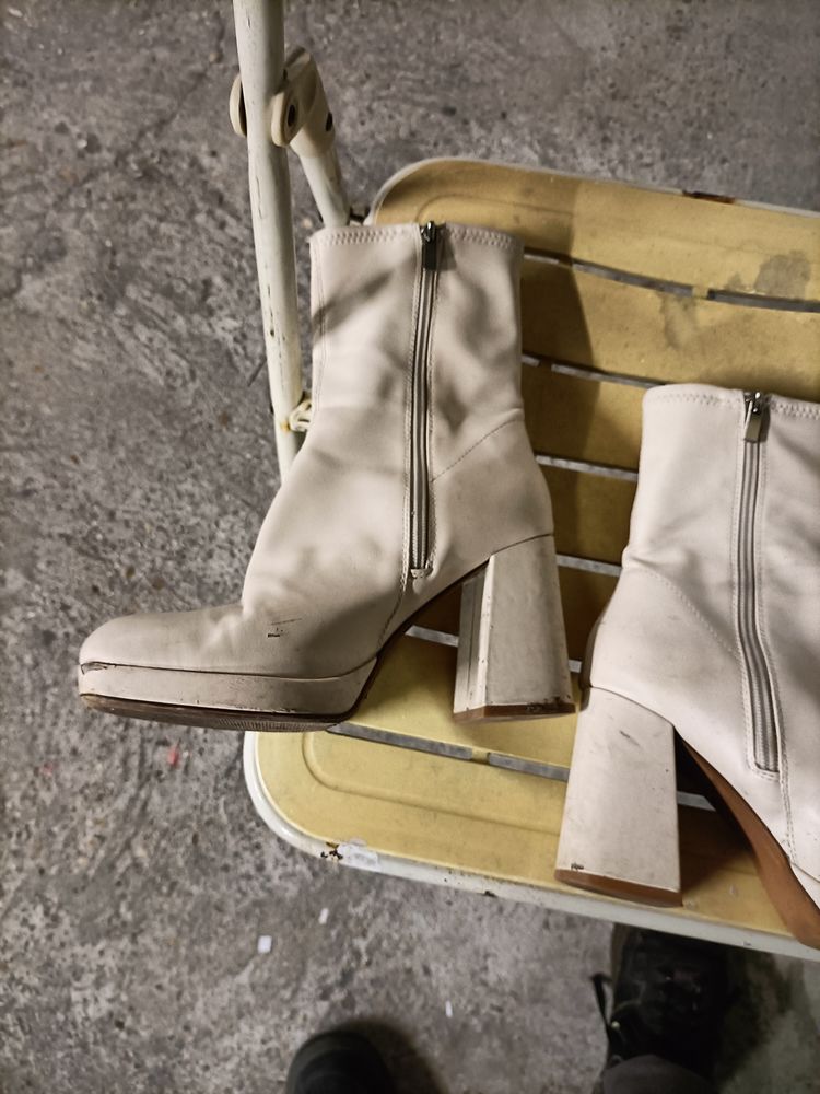 Tailleur veste courte � poches poitrine et pantalon en skai 120 Vaux-le-P�nil (77)