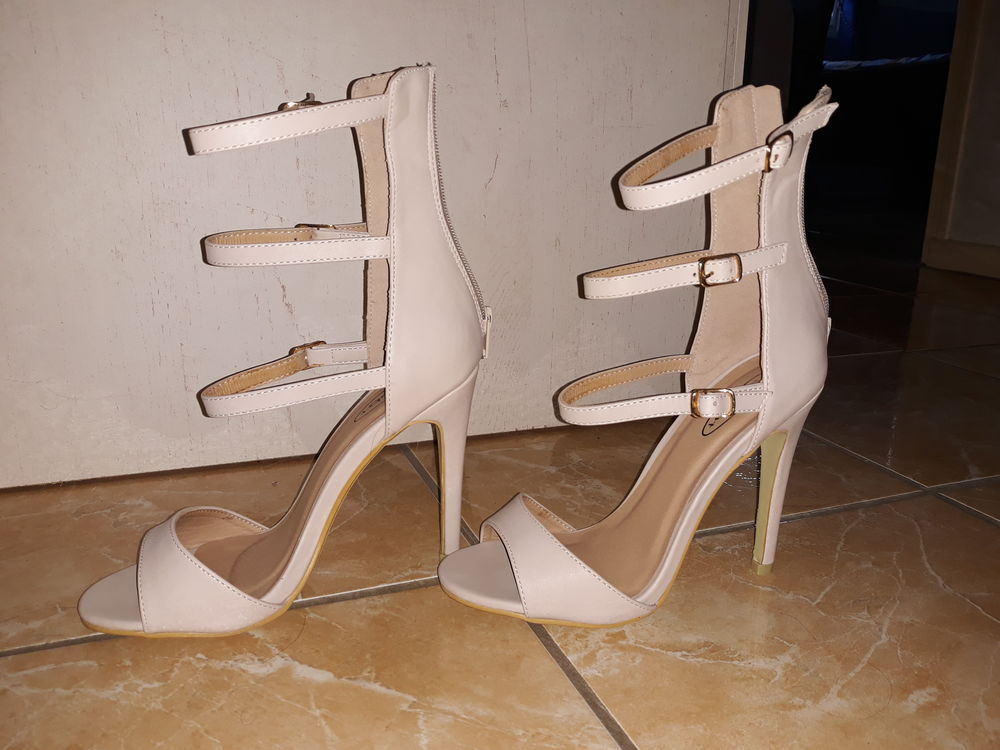 Talons aiguilles � lanieres couleur beige 20 Chaumont (52)