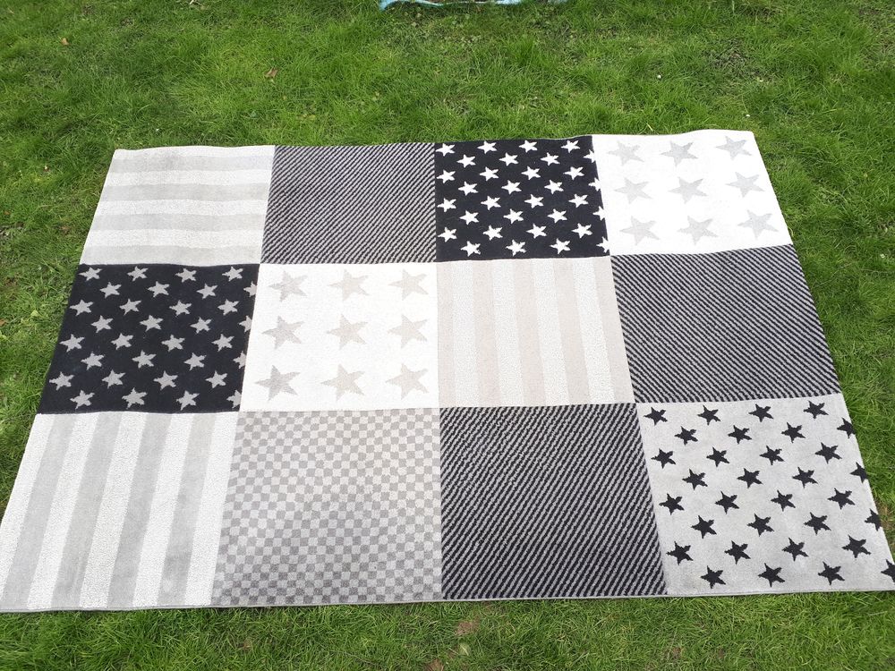 Tapis avec �toiles 50 Montigny-Lencoup (77)