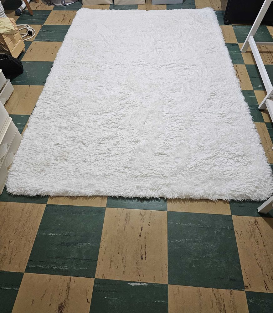 tapis blanc 140x200 Neuve 35 Morhange (57)