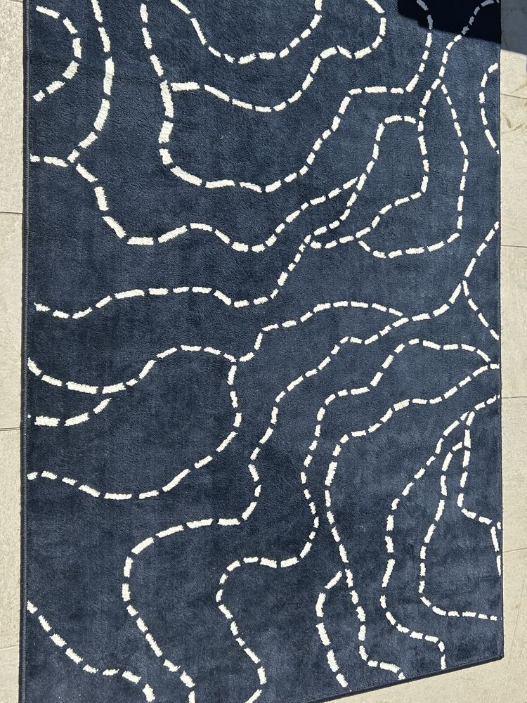 Tapis bleu en bonne �tat 15 La Motte (83)