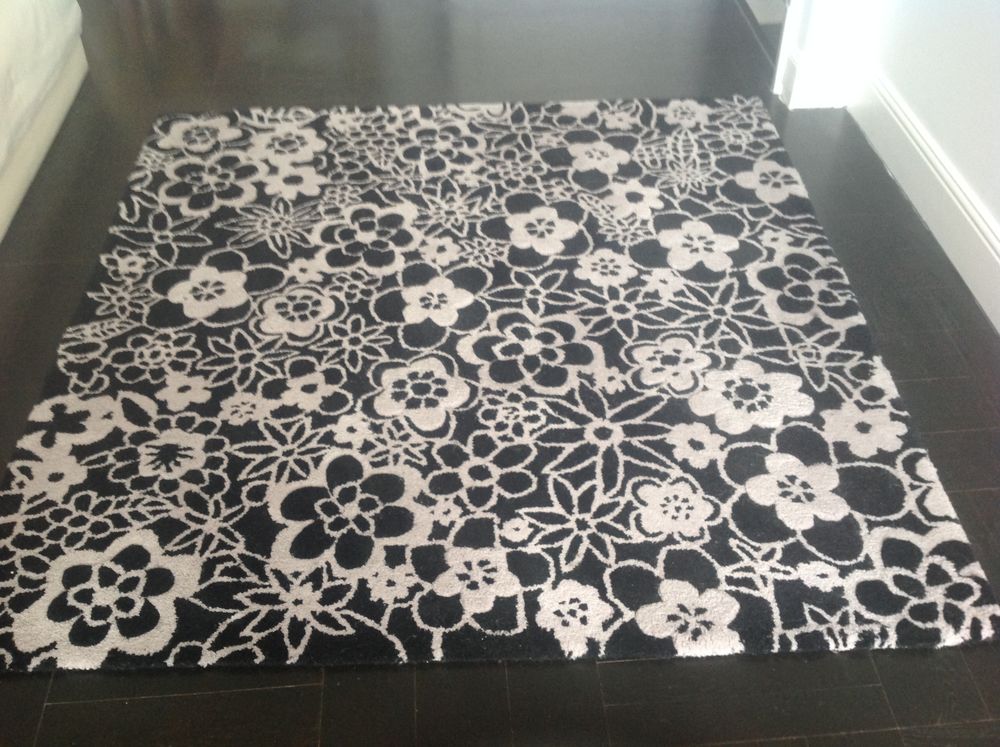 Tapis carr� noir et blanc
75 Nice (06)