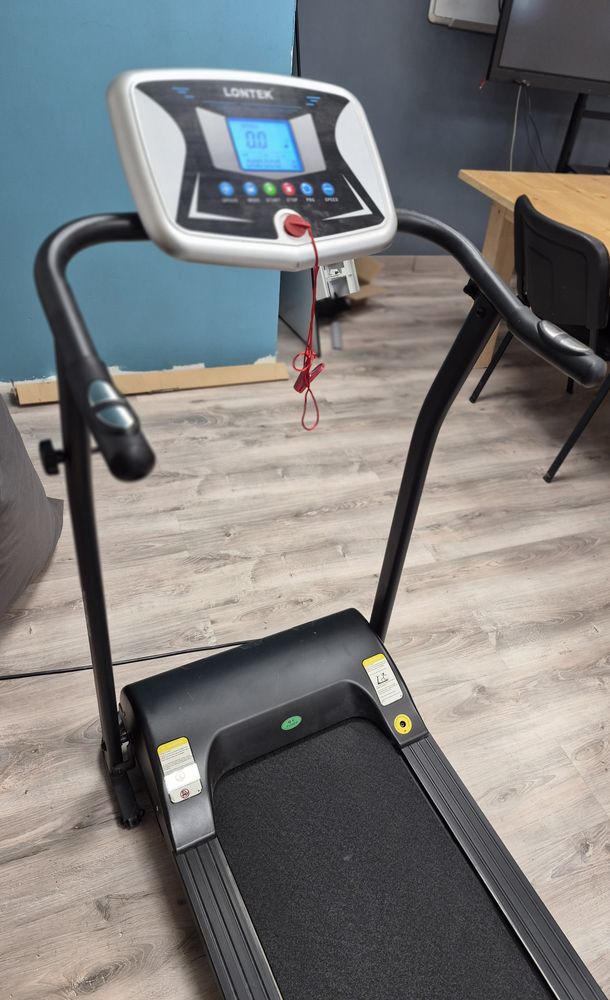 Tapis de course pliable LONTEK ? �cran LED ? peu servi 150 Foucherans (39)