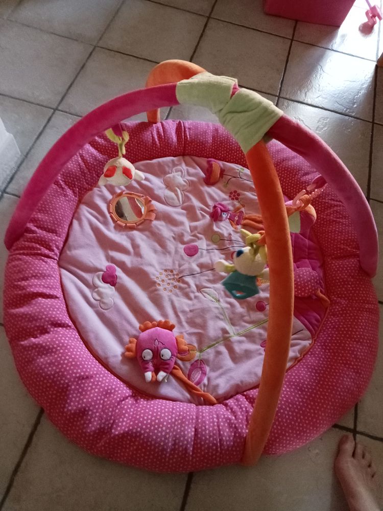 Tapis d'�veil rose Verbaudet 25 Opoul-P�rillos (66)