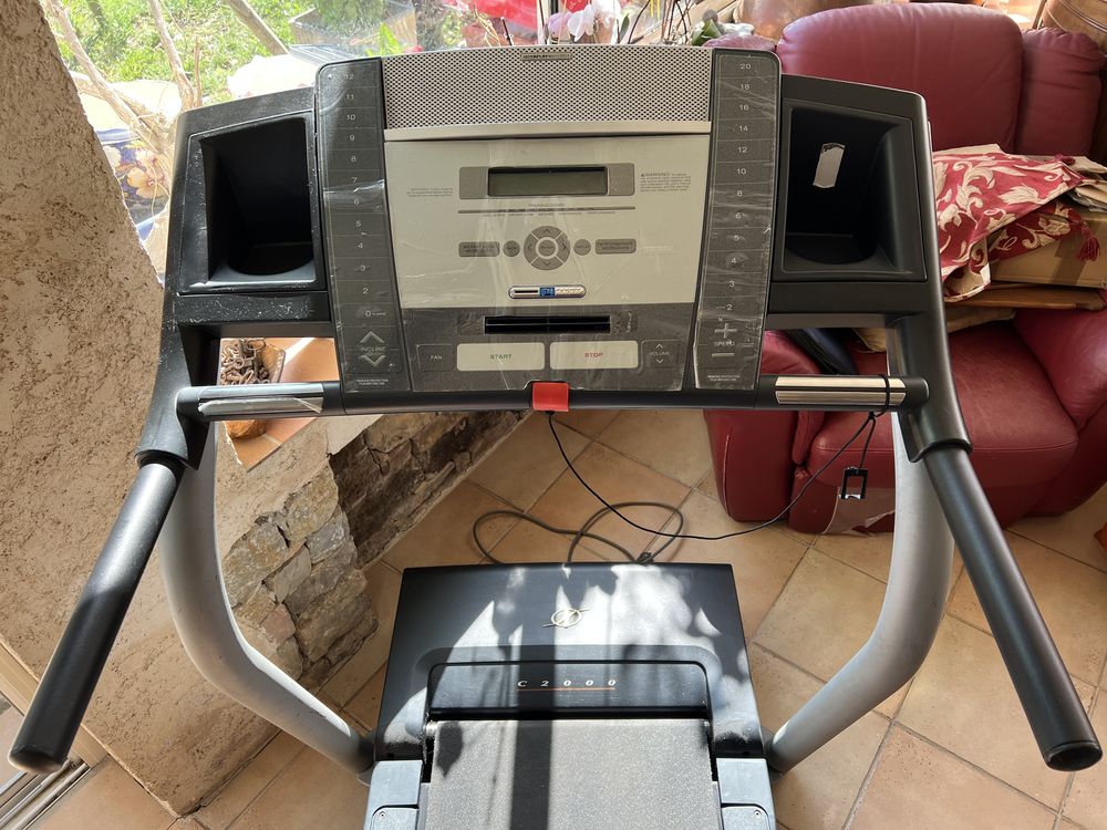 Tapis de marche/course Marque NORDIC TRACK Mod�le C 2000 300 Valbonne (06)