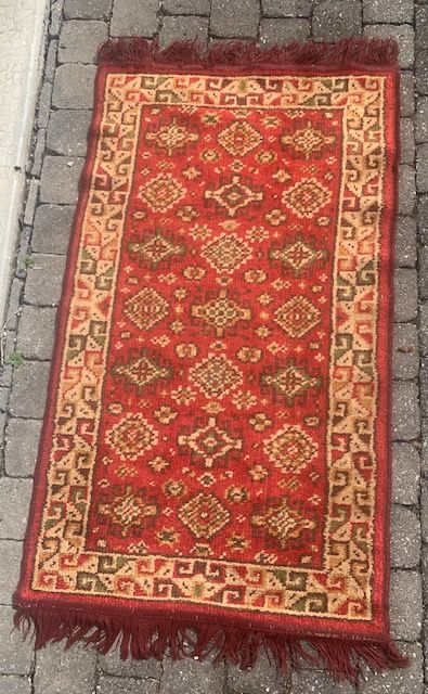 Lot 2 tapis motifs orientaux descente de lit 40 Saint-Ismier (38)