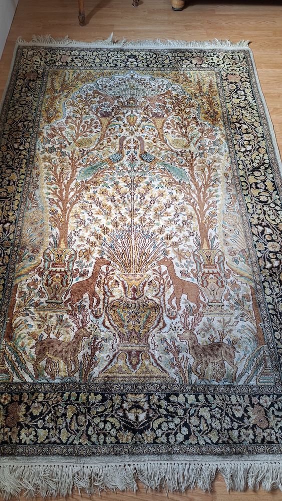 Tapis en soie ancien dim : 210 par 135 cm 350 Piriac-sur-Mer (44)