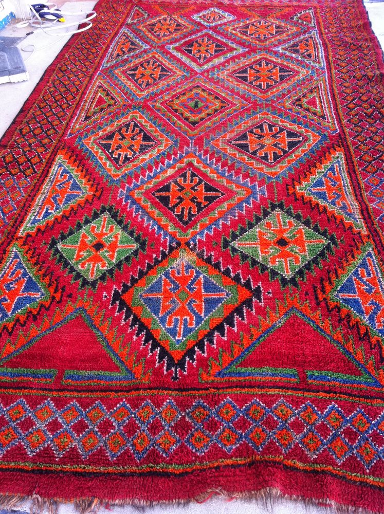 Tapis tr�s ancien en laine de mouton et laine de dromadaire. 800 Paris 17 (75)