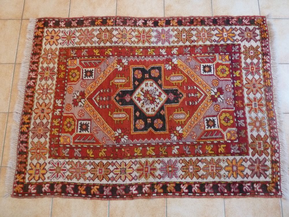 Tapis turc ancien d'Ortakoy,
144 cm x 107 cm 220 Hersin-Coupigny (62)