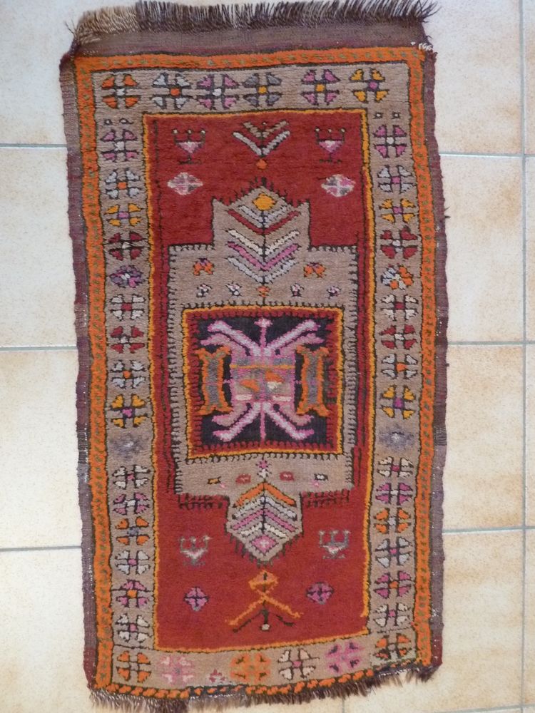 Tapis yastik d'Anatolie,
104 cm x 57 cm 30 Hersin-Coupigny (62)