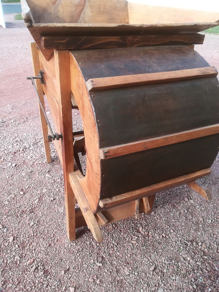 Tarare ou autre nom vannoir et ancienne �cr�meuse 100 Saint-Germain-Lespinasse (42)