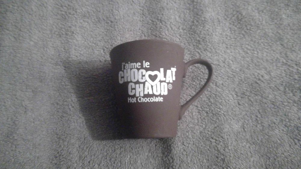 TASSE J'AIME LE CHOCOLAT CHAUD
BOVETTI CHOCOLAT
TASSE VIDE
2 Triel-sur-Seine (78)