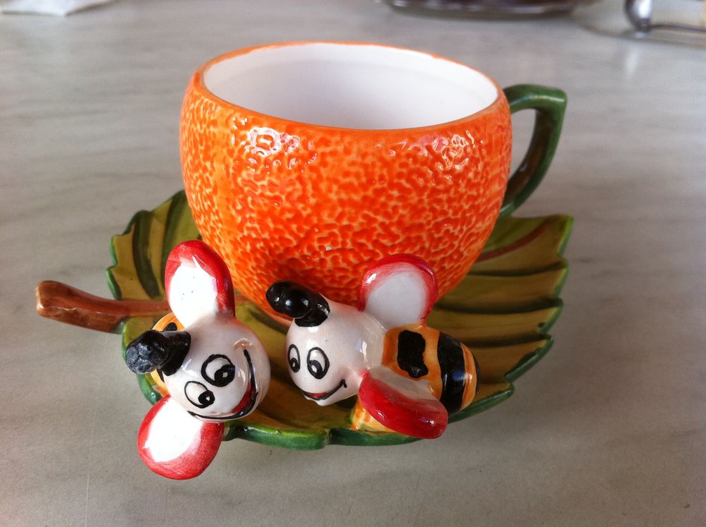 Tasse � miel et ses abeilles(7060) 3 Saint-Vallier (71)