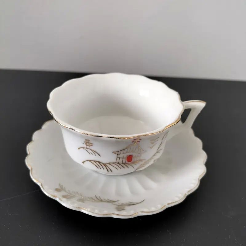 Tasse en porcelaine du Japon 12 Tassin-la-Demi-Lune (69)