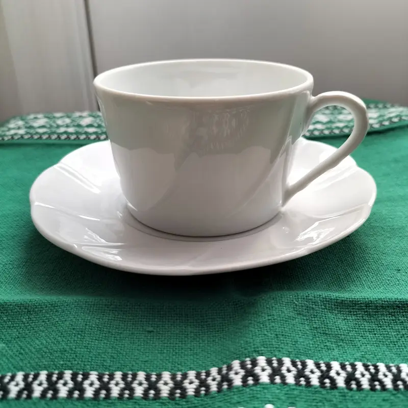 Tasse � th� en porcelaine de Limoges B&Cie (Bernardaud) 15 Tassin-la-Demi-Lune (69)