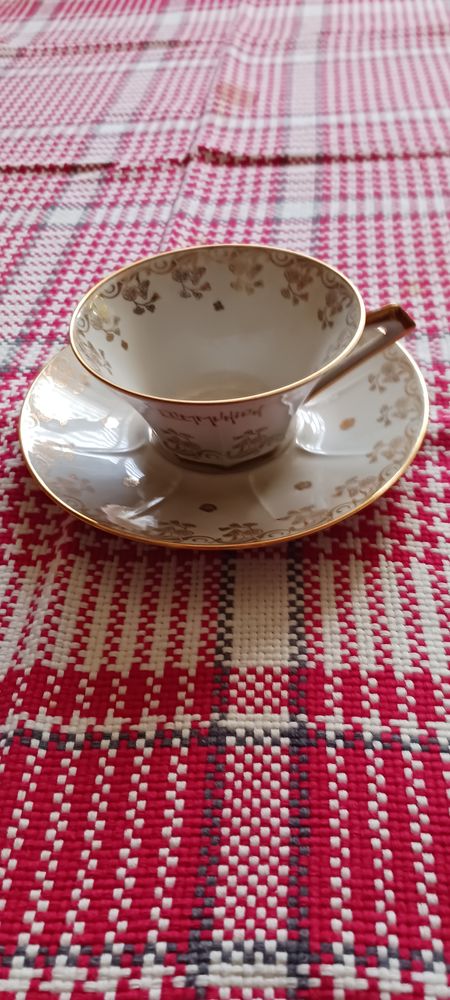 1 TASSE + SOUS - TASSE PORCELAINE 75 ANS D'AGE . 28 Fr�vent (62)