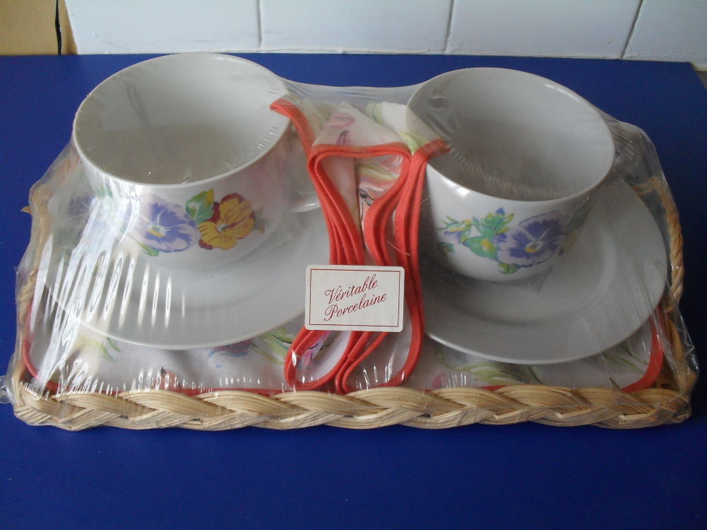 Set 2 tasses avec soucoupes+serviettes+ plateau id�e cadeau 5 Toul (54)
