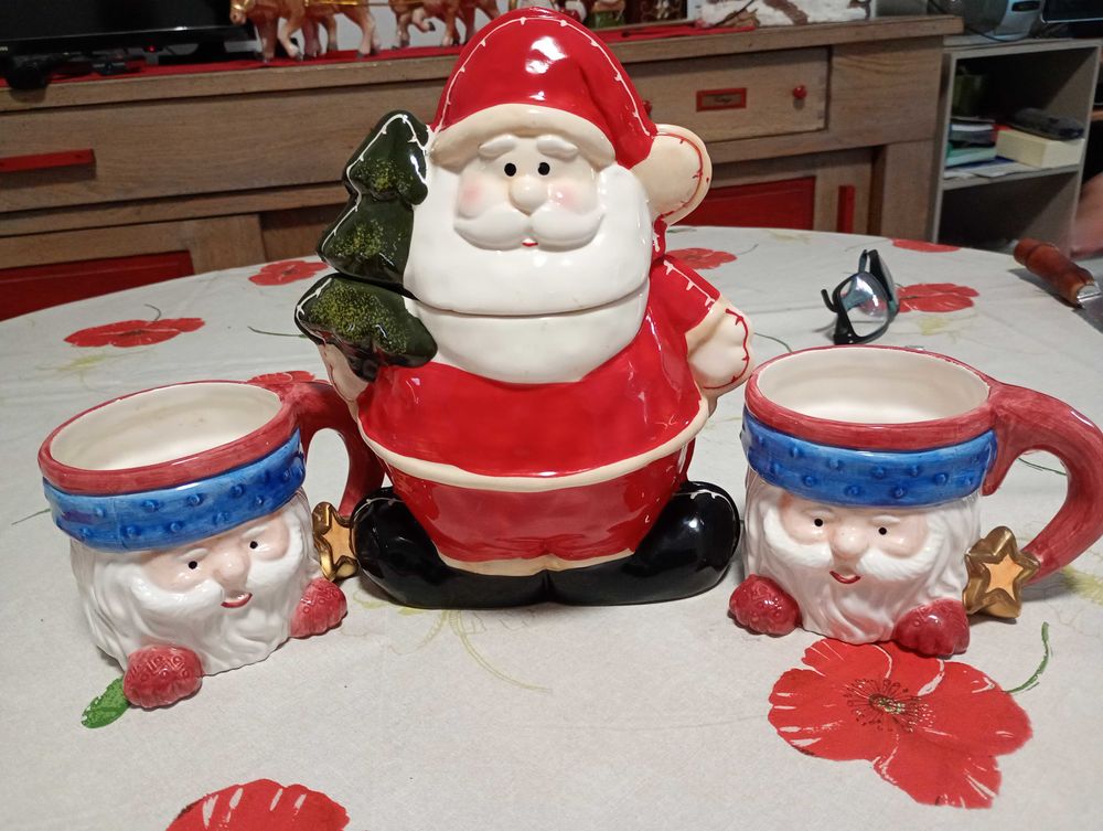 tasses bo�te �   biscuits p�re No�l 5 Marseille 5 (13)