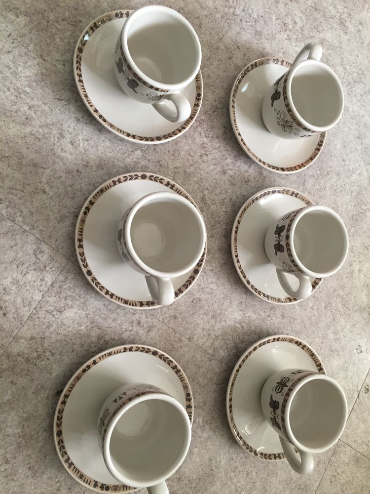 Tasses � caf� avec sous tasses  la table d'Am�lie  10 Villefranche-sur-Mer (06)