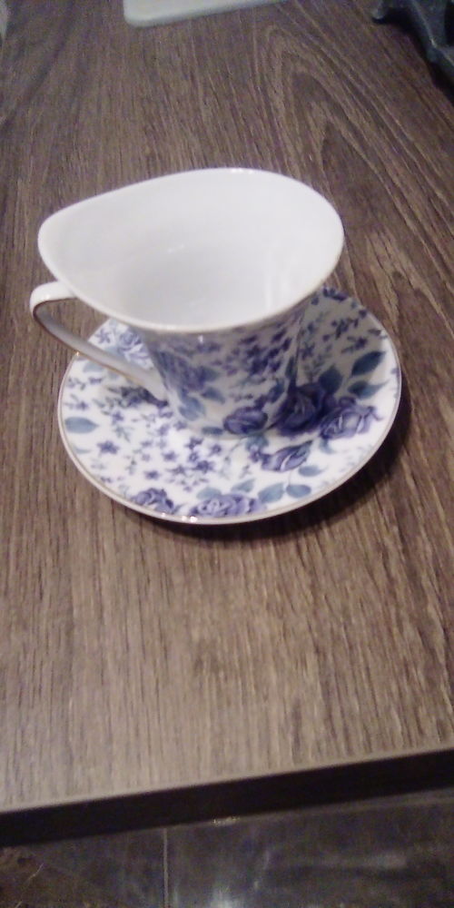Tasses � caf� avec petites assiettes 15 Montargis (45)