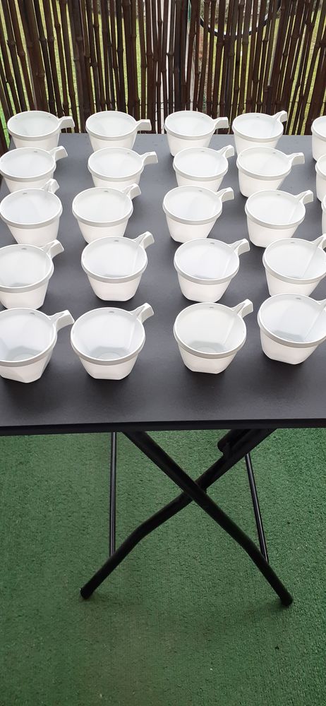 Lot de 20 tasses  caf� ou th�  neuf plastique rigide  pro 20 Viry-Ch�tillon (91)