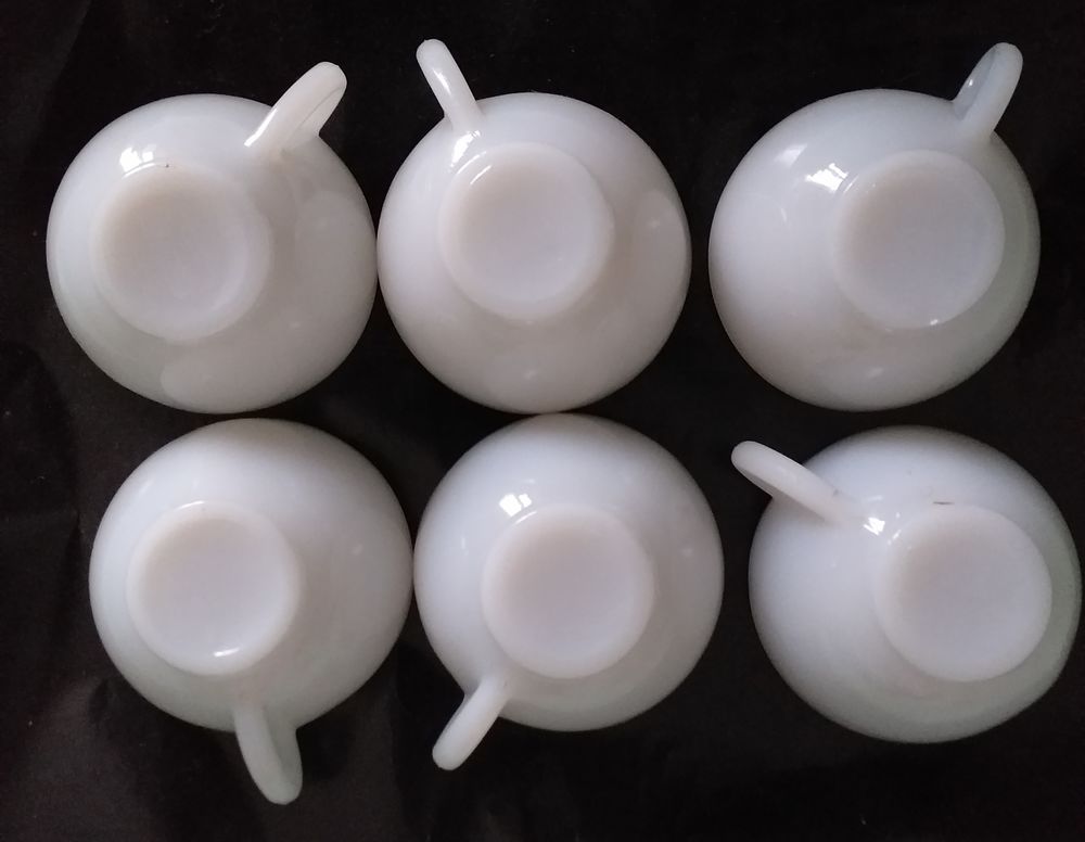 6 tasses � caf� en opaline, liser� dor�, marque Arcopal 12 Montauban (82)