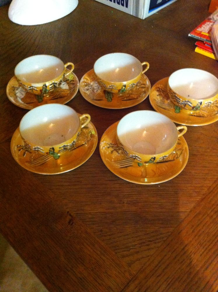 Tasses � caf� en porcelaine fine (9804) (kh11) 8 Saint-Vallier (71)