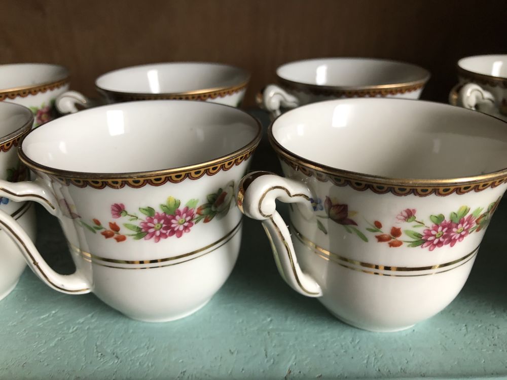 Lot de 11 tasses � caf� porcelaine 10 Saint-Apollinaire (21)