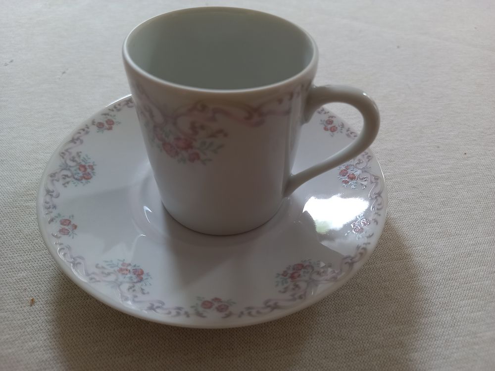 Tasses à café en porcelaine de limoges de chez Philippe Desh 80 Sotteville-lès-Rouen (76)