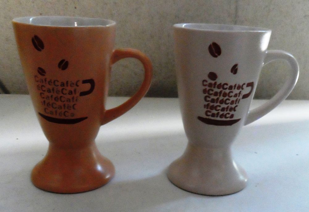 2 tasses � caf� vintages neuves une marron et une blanche 10 Castries (34)