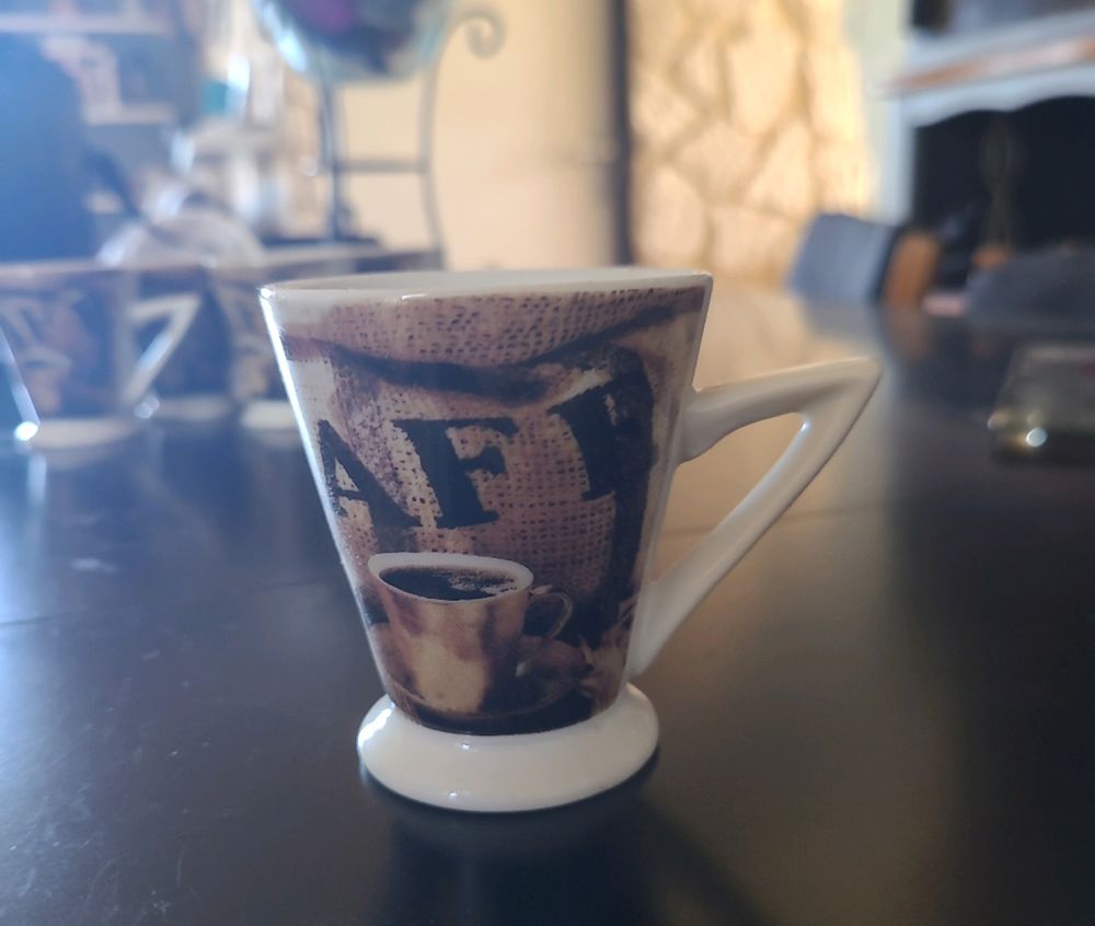 lot de 6 tasses � caf� 6 Savignac-les-�glises (24)