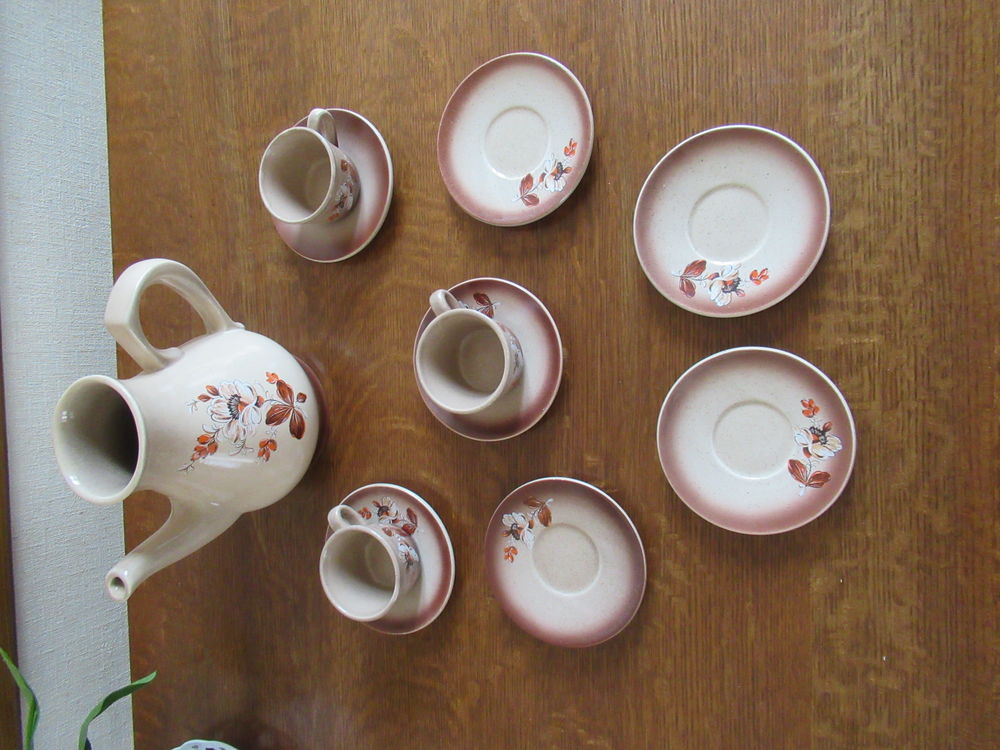 tasses et cafeti�re fa�ence de Saint Amand mod�le eglantine 10 M�ry-�s-Bois (18)