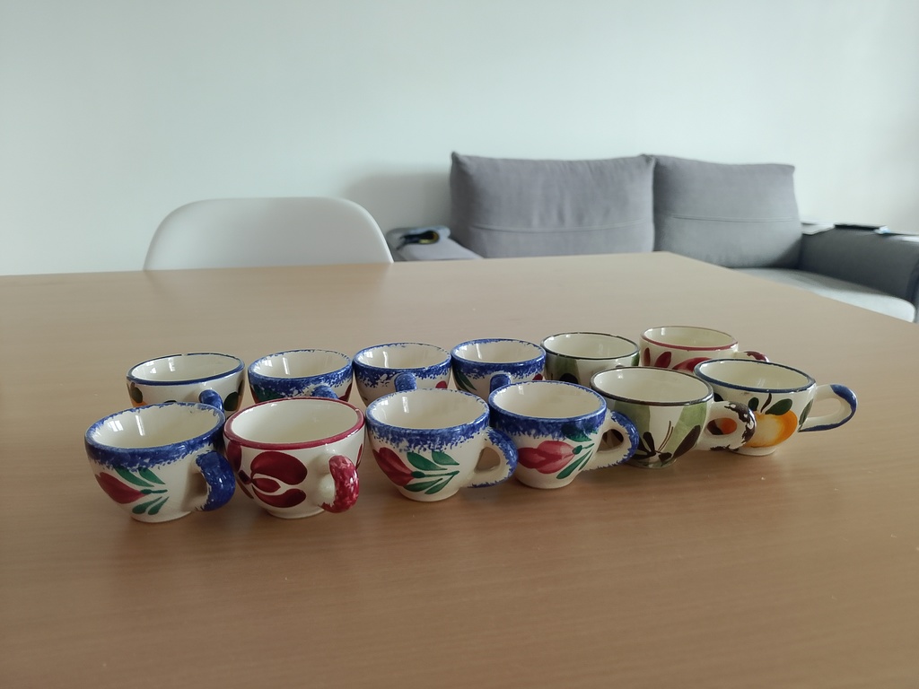 Lot de tasses � expresso en c�ramique d�cor�es 20 Marcillat-en-Combraille (03)