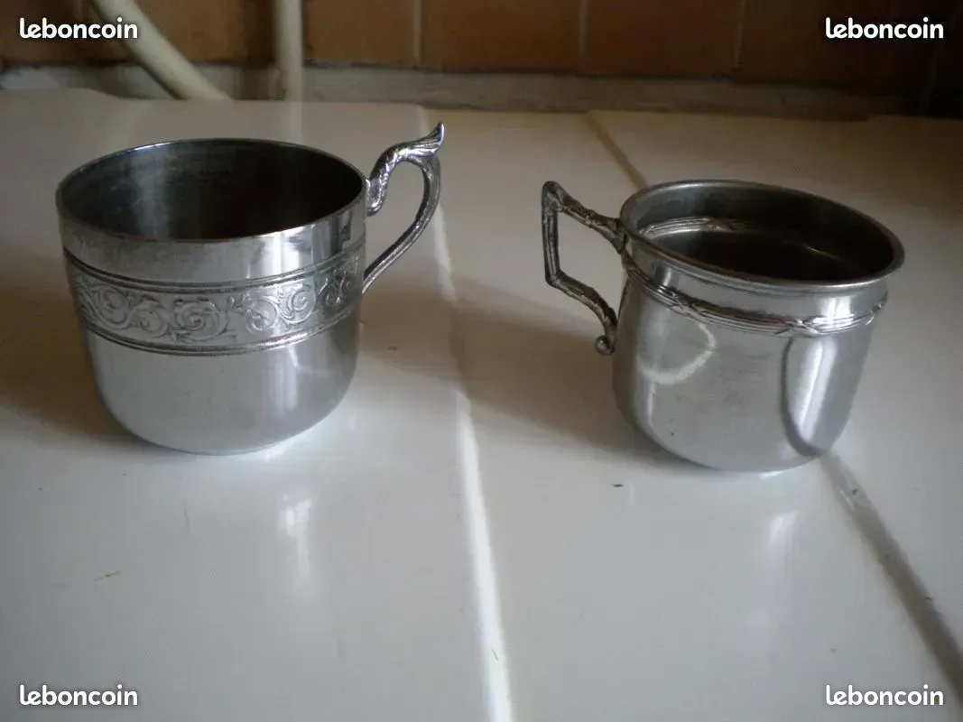 tasses en m�tal argent� 8 H�nin-Beaumont (62)