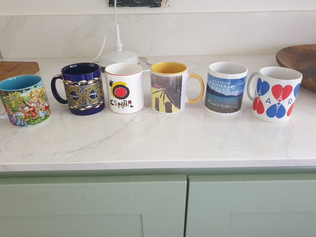 11 Tasses/Mugs
3 Mouxy (73)