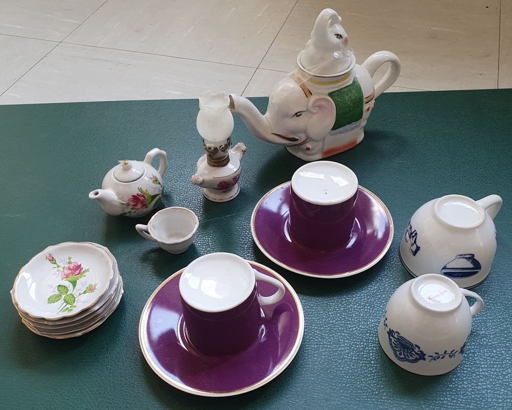 Lot de tasses et petites th�i�res 15 Malakoff (92)