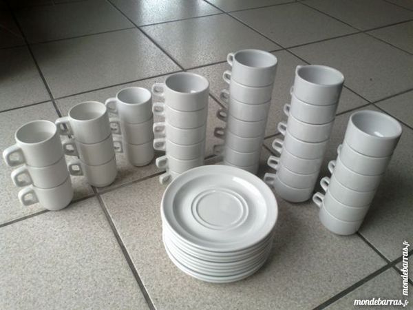 Lot tasses en porcelaine 15 Challans (85)