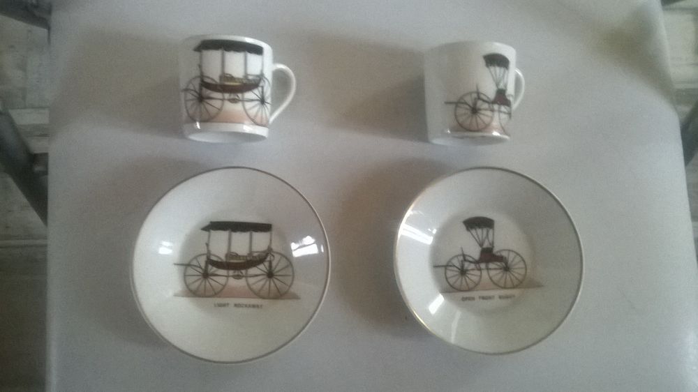 2 Tasses + soucoupes en Porcelaine de Paris 
Dessin de V�lo 4 Talange (57)