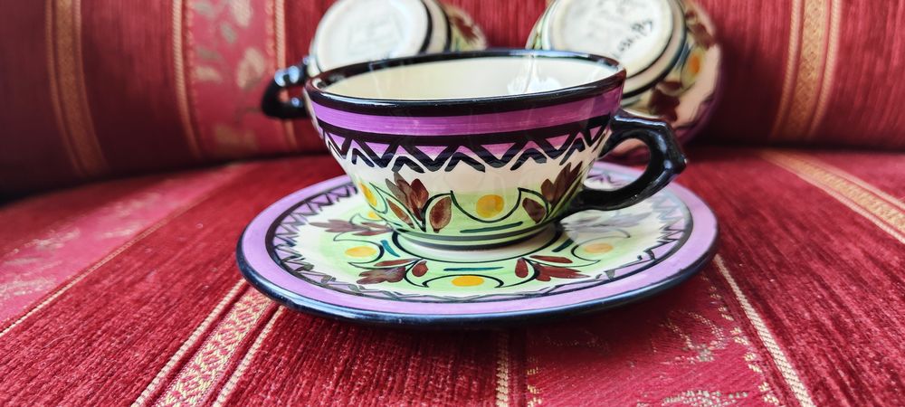 3 tasses une sous tasse St Jean de Bretagne collection 1631 20 La Fert�-Alais (91)