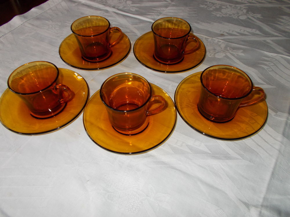 tasses et sous tasses vintages 0 Chissey-en-Morvan (71)
