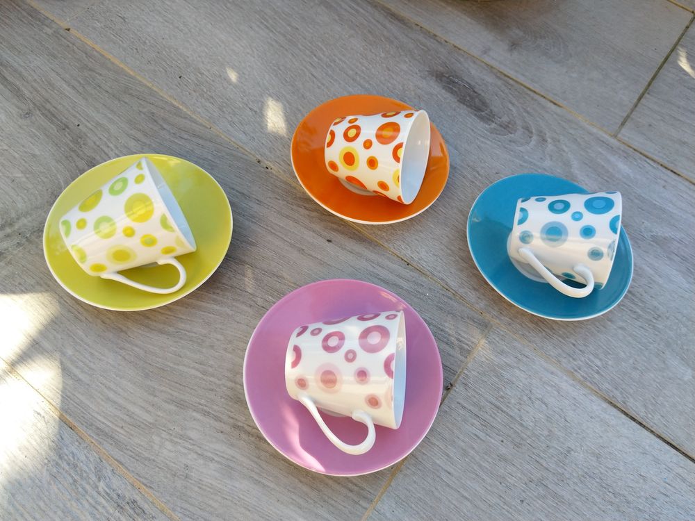 Tasses et sous-tasses � caf� Neuves
12 Melun (77)